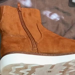 Size 6 boots worn once